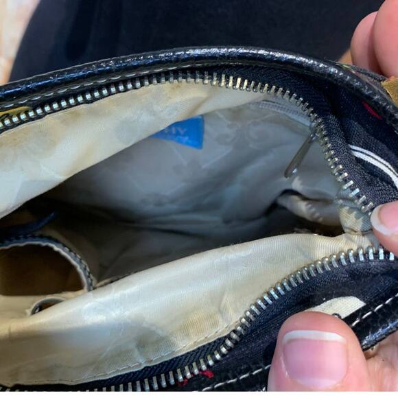 Kathy Van Zeeland Black Canvas Crossbody Purse Lots of Zip Pockets Keychain - Picture 4 of 6